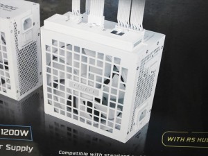 LIAN LI「RS」シリーズ発売