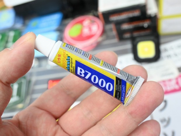 B7000