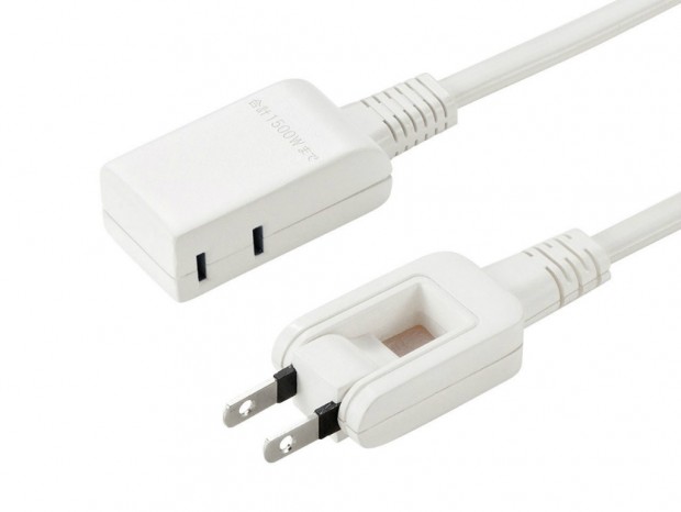 収納式プラグと100mmの短コードで持ち運びやすいマイクロ電源タップ