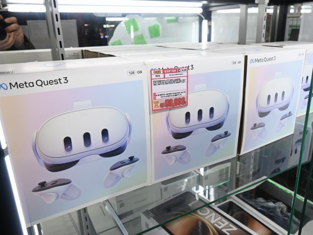 お買い得中古品情報) 状態良好で使用感少なめなスタンドアロン型VR