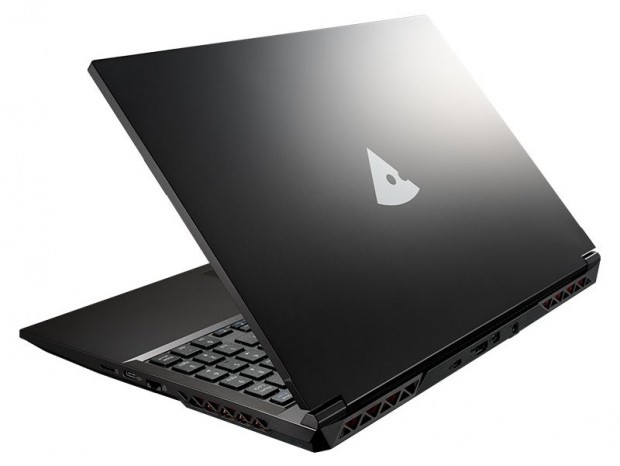 Core i7-13620HとGeForce RTX 2050搭載の15.6型ノートPCがマウス