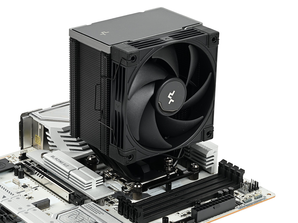 扱いやすさはそのまま冷却性能が強化、DeepCoolのシングルタワー上位版「AK700 DIGITAL」の実力 - エルミタージュ秋葉原