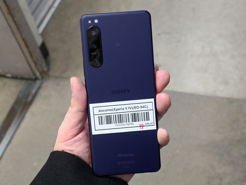 お買い得中古品情報) コンパクトハイエンド「Xperia 5 IV」の美品中古
