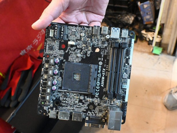 お買い得中古品情報) 超小型ベア「DeskMini A300」に入っていたMini