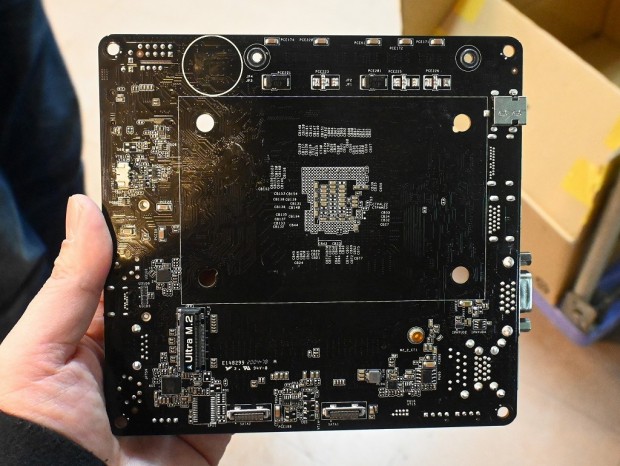 お買い得中古品情報) 超小型ベア「DeskMini A300」に入っていたMini