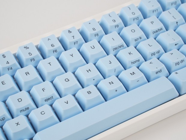 晴れ渡った空のような淡色のHHKB Professionalシリーズ用カラーキーキャップ「空」が登場