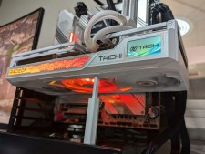 ガッツリ冷えて重量級ゲームもOKな映える白系グラフィックス、ASRock「Radeon RX 9070 XT Taichi White」