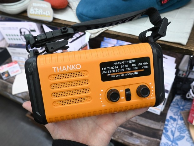 20000mAh、手回し充電対応AM/ワイドFMラジオ