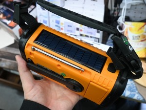 20000mAh、手回し充電対応AM/ワイドFMラジオ