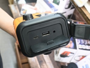 20000mAh、手回し充電対応AM/ワイドFMラジオ