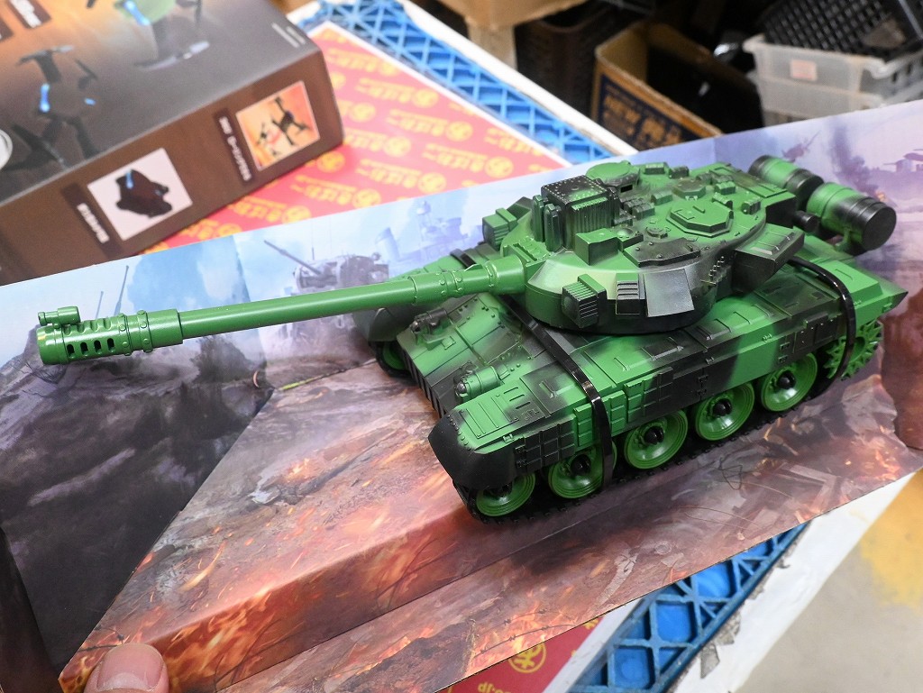 アキバ取材班) スマホ操作のラジコン戦車「ブレイブタンクRC APP」が