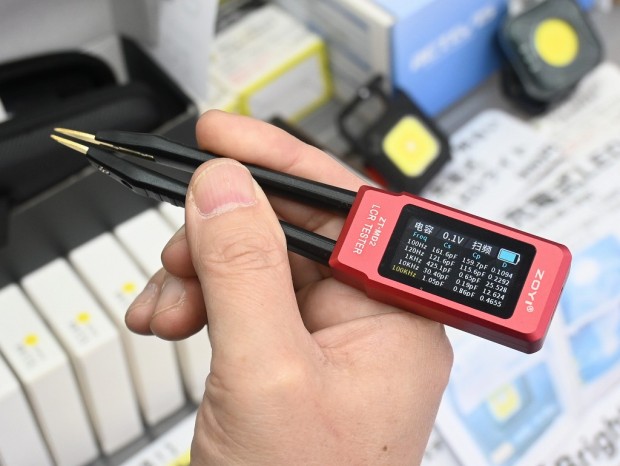 アキバ取材班) USB充電式のピンセット型LCRメーター「ZT-MD2」が入荷