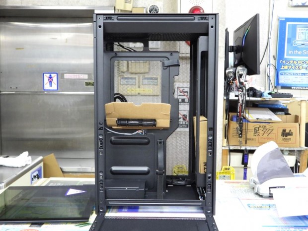 NZXT「H2 Flow」展示中