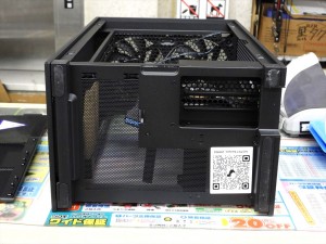 NZXT「H2 Flow」展示中