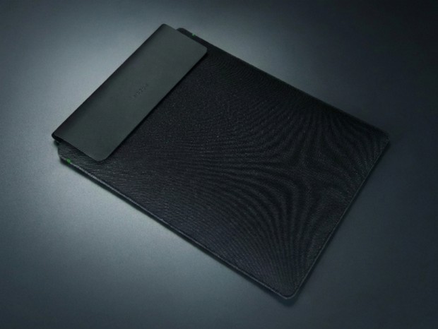 Razer Laptop Sleeve 16” with Wireless Charging for Devices