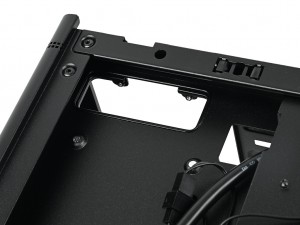 Okinos「MiniArt 4」ケーブルマネジメント