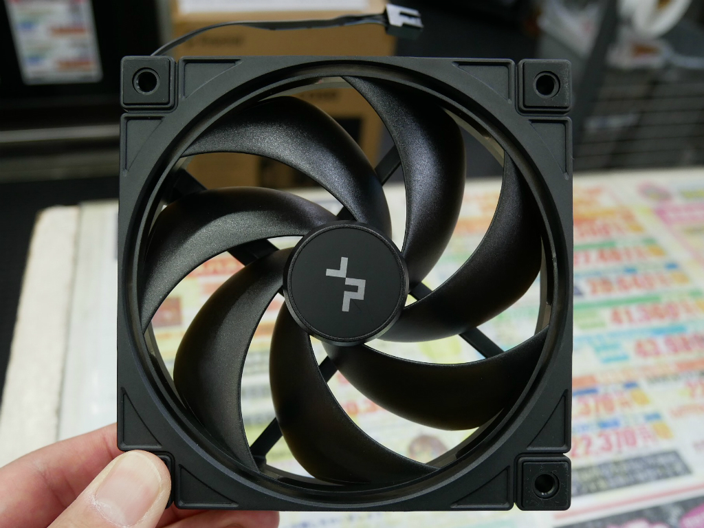 アキバ取材班) 独自ブレードで性能アップ。DeepCoolの格安デイジー