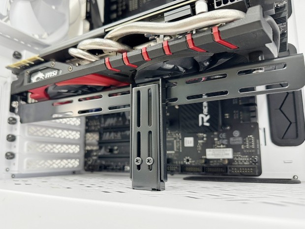 長尾製作所、重量級カードを頑丈に支える強化版ステイ「VGAサポートステイPCI 突っ張り式」