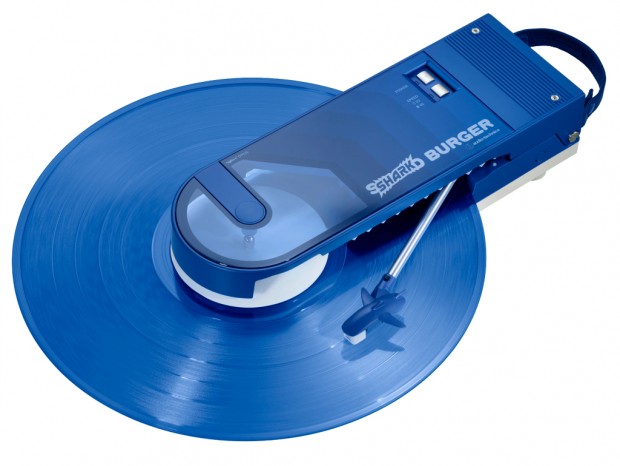 オーディオテクニカ、気仙沼産サメ革を利用したポータブルレコードプレーヤー「SHARK BURGER」