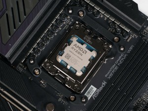 Phantom Gaming 360 LCD