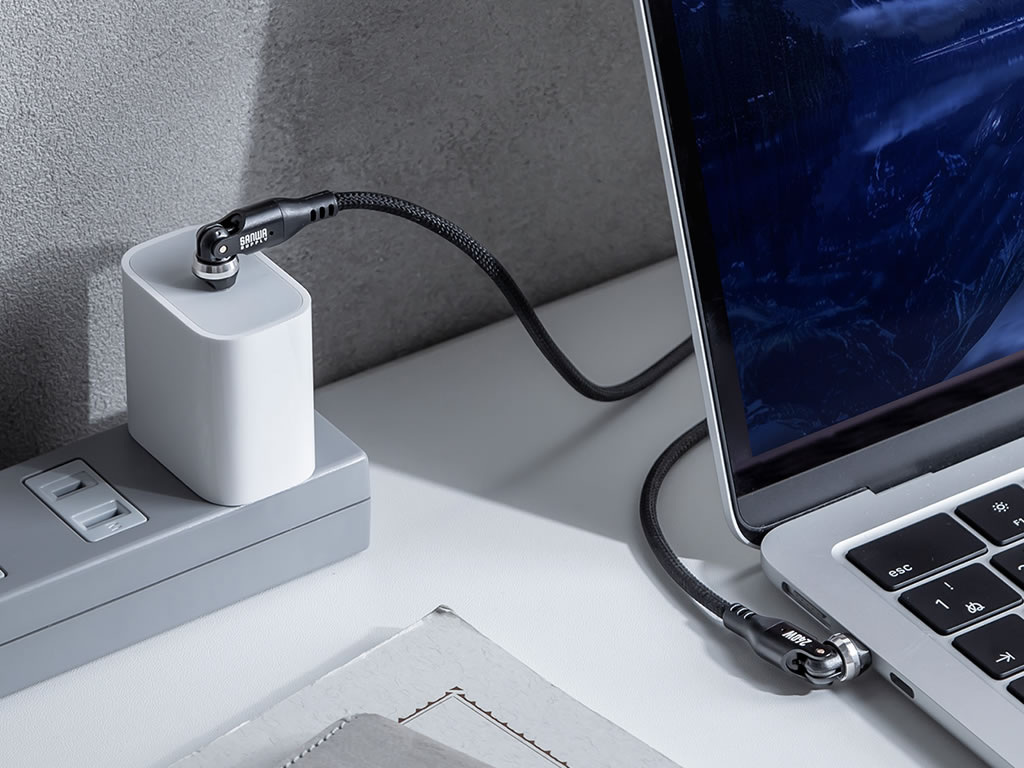 540°回転コネクタで取り回し自由自在。PD 240W対応のUSB Type-C