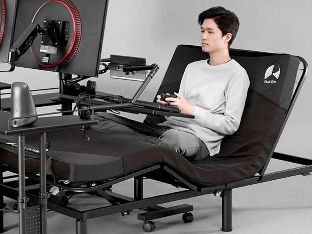 3分割構造で搬入もスムーズ。Bauhutte、2モーター独立駆動の新型「電動ゲーミングベッド2」