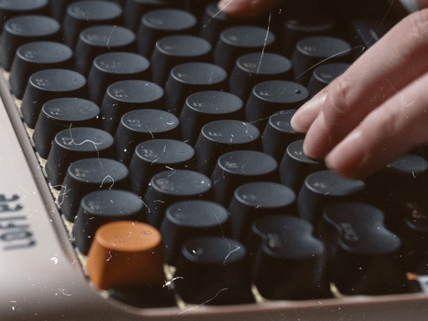 古き良きアメリカンスタイルのガスケットマウント採用キーボード「1970s」がLofreeから