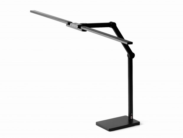 サンワダイレクト、ワイド設計と多関節アームで机全体を照らすデスクライト発売