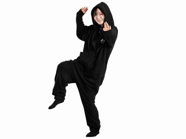 締めつけ感ゼロで一年中身につけられる、通年仕様のゲーミング着る毛布「ダメ着XVスウェット」発売