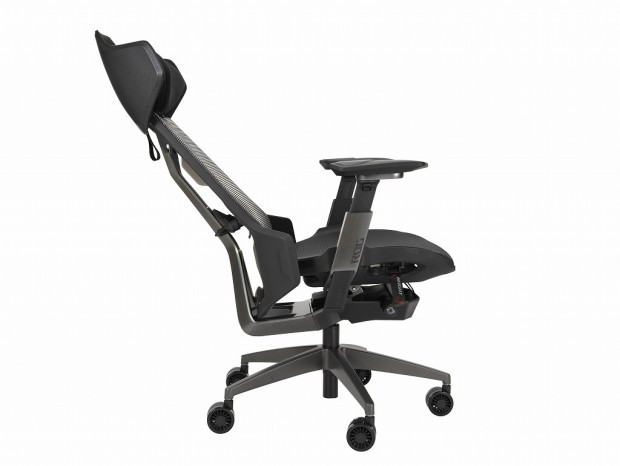 ゲームに没入できる遮音パネル付きメッシュゲーミングチェア「ROG Destrier Ergo Gaming Chair」