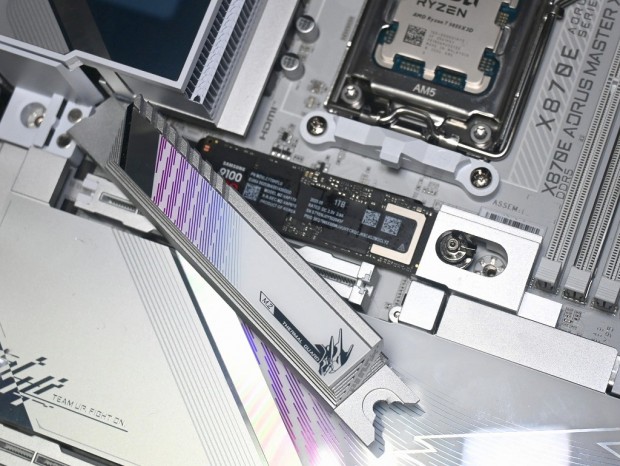 X870E AORUS MASTER X3D ICE