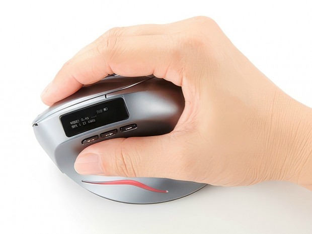 “握手するように持つ”新発想。LCD搭載の縦型ワイヤレスマウス登場