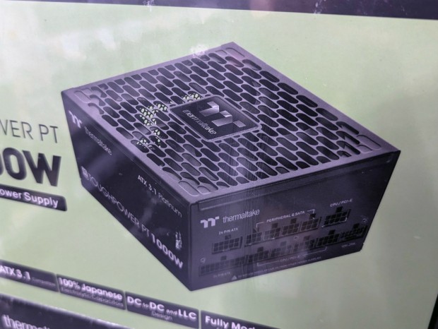 アキバ取材班) PLATINUM認証取得のコンパクトATX電源、Thermaltake