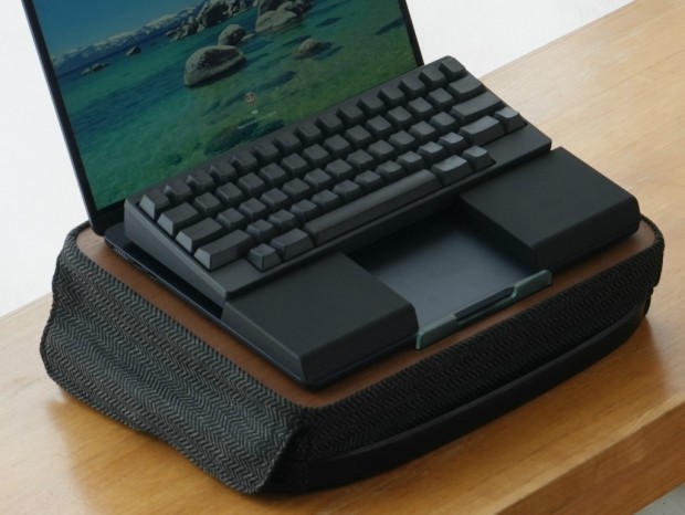 ソファやベッドをデスクに。HHKB共同開発のモバイルワークデスク「デスクエニウェア2」発売
