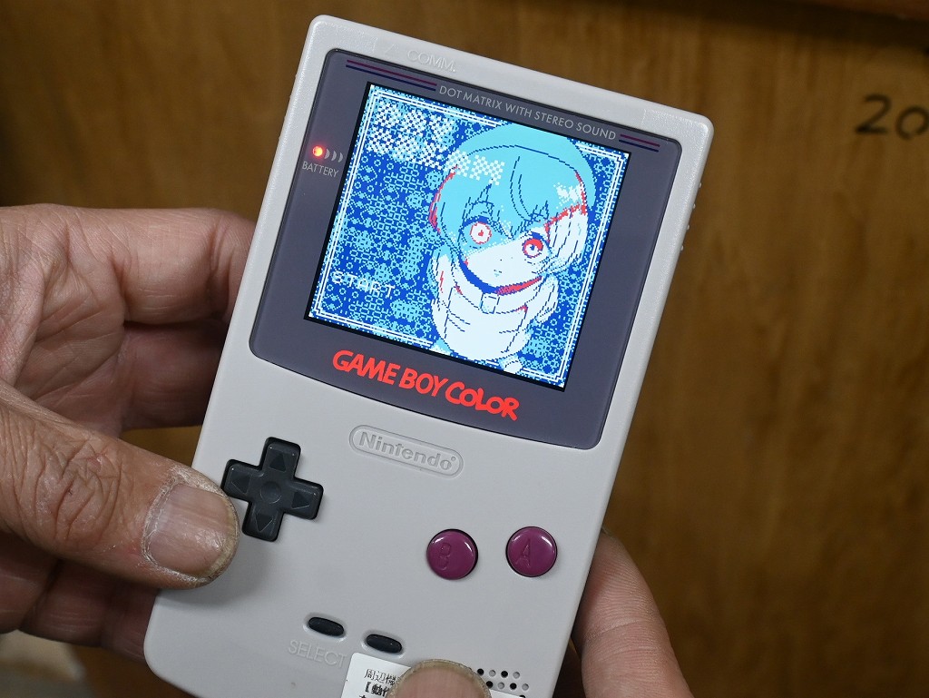 アキバ取材班) なんとWi-Fiで生成AIに接続するゲームボーイカラーの