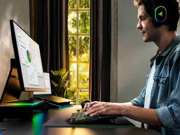 AI専用キーを搭載するRazer初の分離型エルゴワイヤレスキーボード「Razer Pro Type Ergo」発表