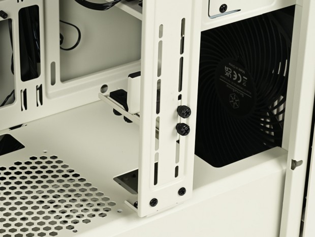 SilverStone「FLP03」