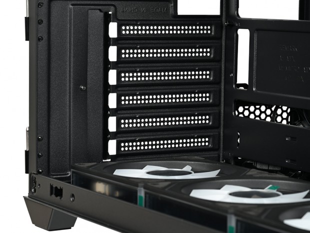 Thermaltake「Vision 330 CR ARGB」