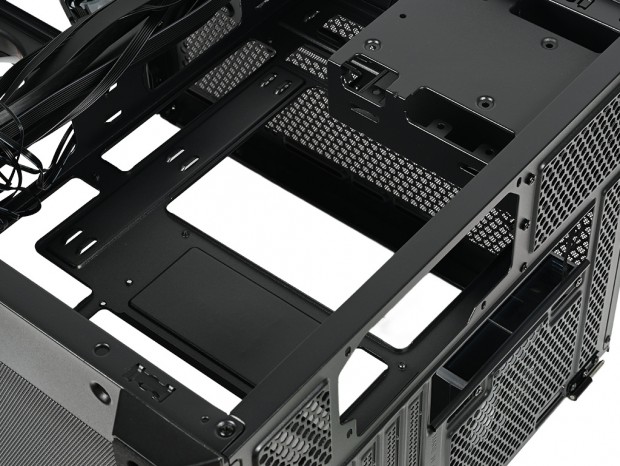 Thermaltake「Vision 330 CR ARGB」