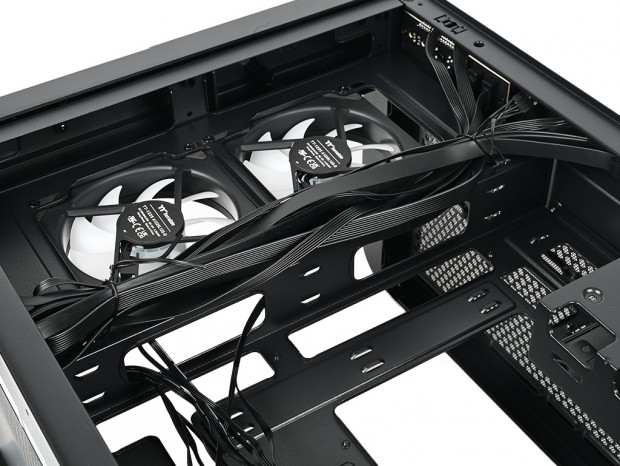 Thermaltake「Vision 330 CR ARGB」