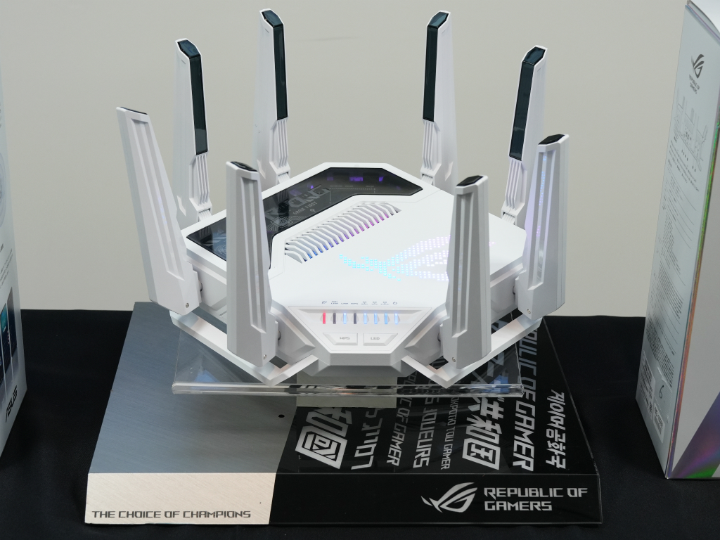 メディア向け内覧会) ASUS、世界初AIコア搭載Wi-Fi 7ルーター披露。AI
