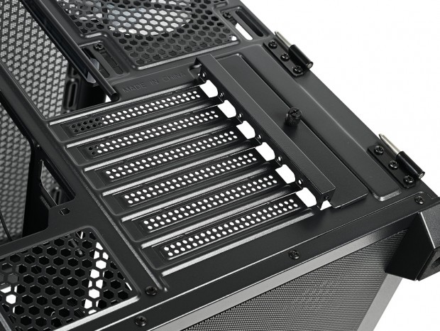Thermaltake「Vision 330 CR ARGB」