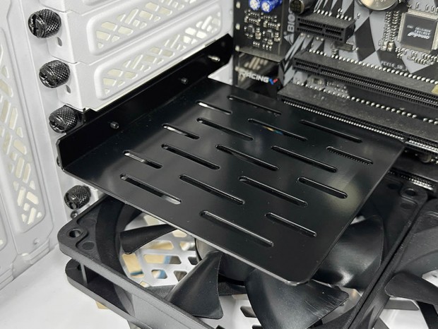 長尾製作所、拡張スロットに固定する「PC用フィギュアディスプレイ台 PCI」