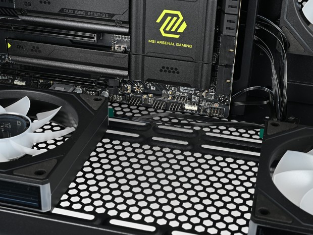 Thermaltake「Vision 330 CR ARGB」