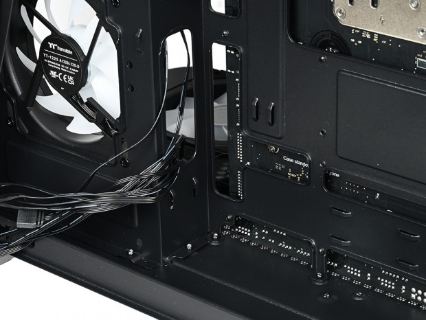 Thermaltake「Vision 330 CR ARGB」