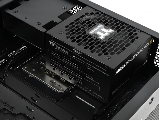Thermaltake「Vision 330 CR ARGB」