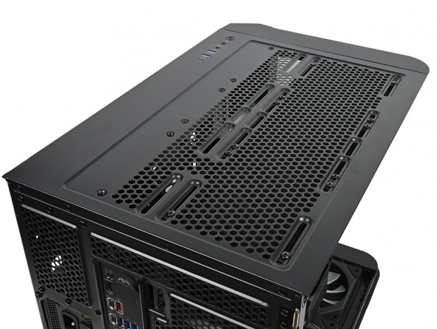 Thermaltake「Vision 330 CR ARGB」