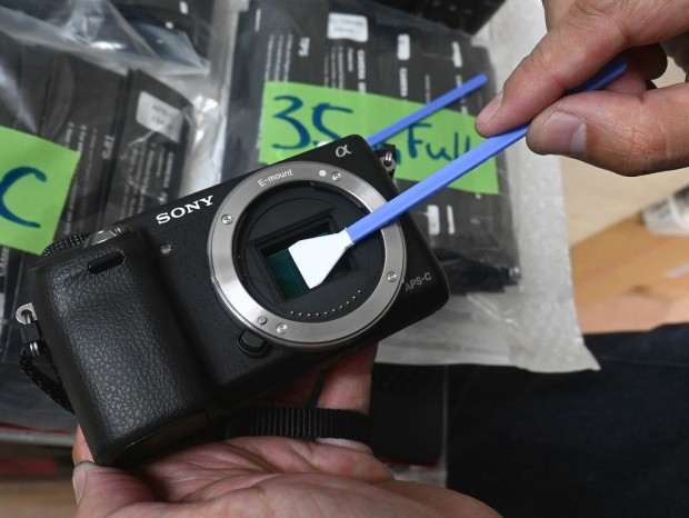 CAMERA SENSOR CLEANING SWAB