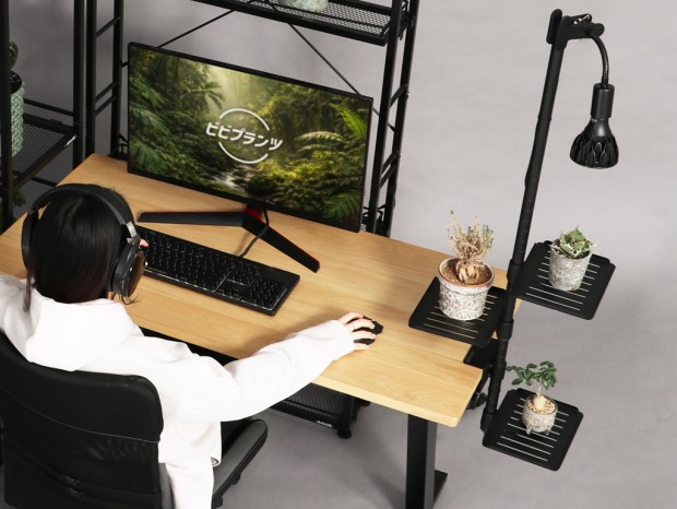 PCデスク横に“空中庭園”を作れる植物棚、育成ライト固定にも対応