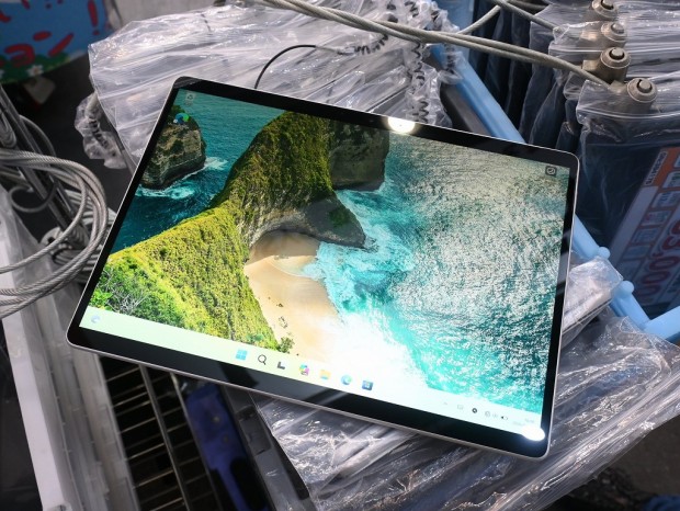 お買い得中古品情報) 訳ありながら激安！「Surface Pro 8」のDランク品